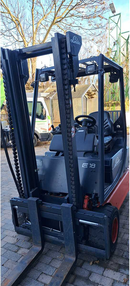 LINDE - E18C-02 - 2004 - FORKLIFT TRUCKS - Villás targonca: 3 kép. LINDE - E18C-02 - 2004 - FORKLIFT TRUCKS - Villás targonca: 3 kép.