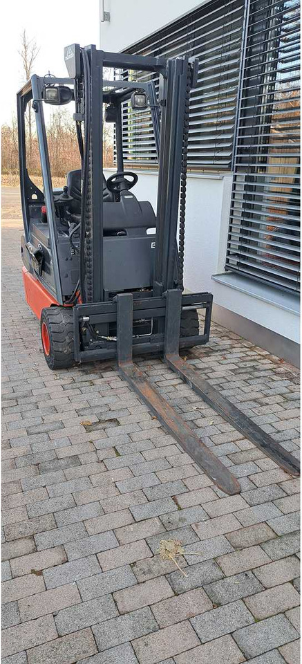 LINDE - E18C-02 - 2004 - FORKLIFT TRUCKS - Villás targonca: 2 kép. LINDE - E18C-02 - 2004 - FORKLIFT TRUCKS - Villás targonca: 2 kép.