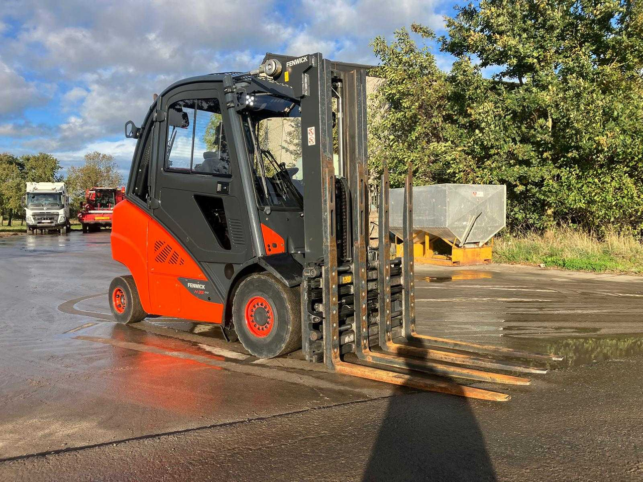LINDE H35T-02 FORKLIFT TRUCK 2018 - Villás targonca: 3 kép. LINDE H35T-02 FORKLIFT TRUCK 2018 - Villás targonca: 3 kép.