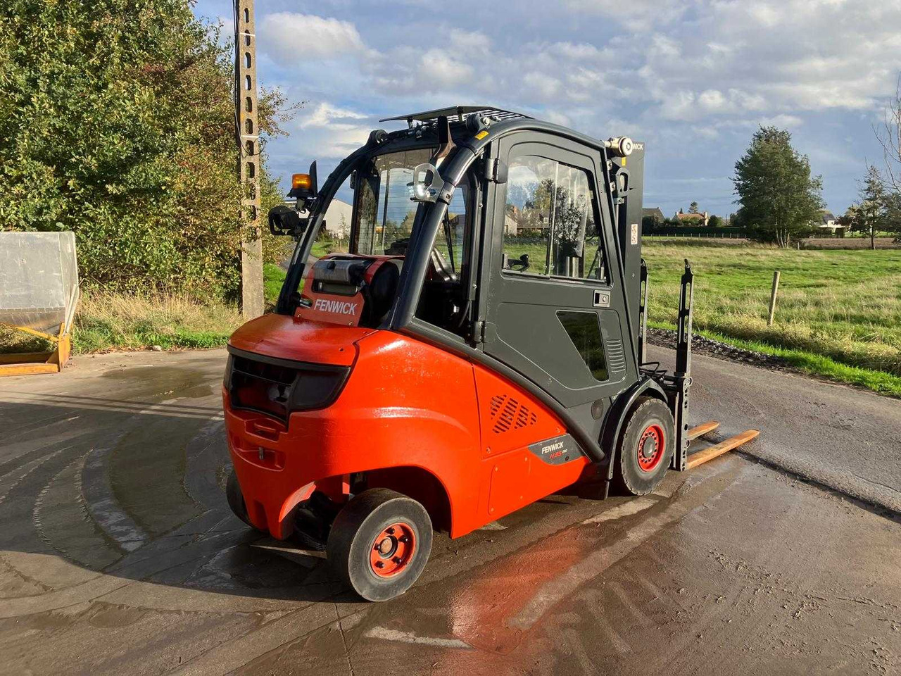LINDE H35T-02 FORKLIFT TRUCK 2018 - Villás targonca: 5 kép. LINDE H35T-02 FORKLIFT TRUCK 2018 - Villás targonca: 5 kép.