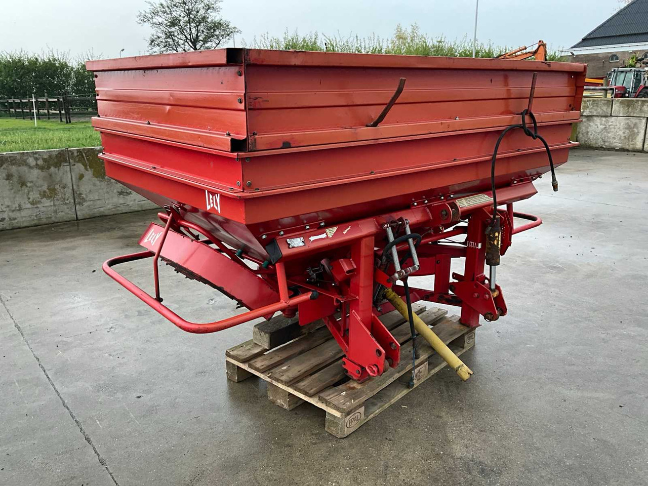 Lely Centerliner SL - Műtrágyaszóró: 3 kép. Lely Centerliner SL - Műtrágyaszóró: 3 kép.