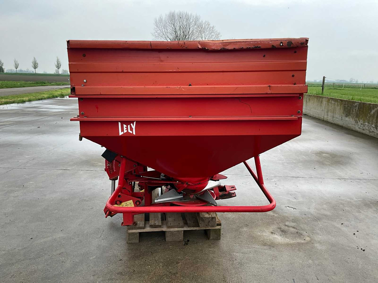 Lely Centerliner SL - Műtrágyaszóró: 4 kép. Lely Centerliner SL - Műtrágyaszóró: 4 kép.