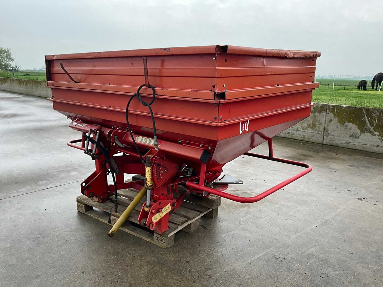 Lely Centerliner SL - Műtrágyaszóró: 1 kép. Lely Centerliner SL - Műtrágyaszóró: 1 kép.