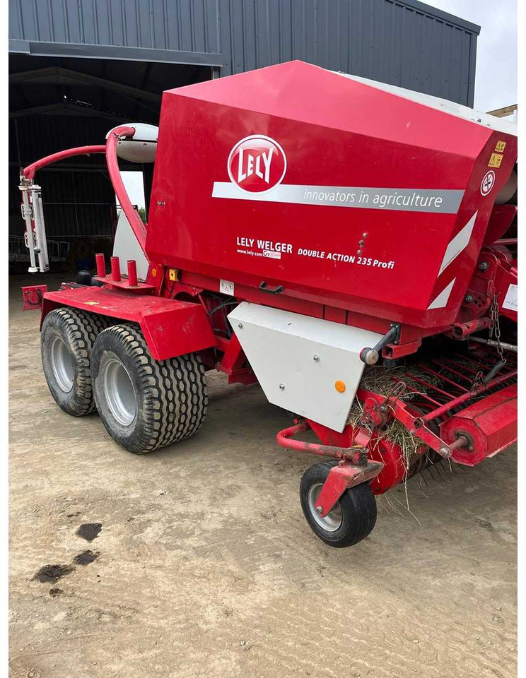 Lely Double Action 235 Profi - Bálázó, Bálacsomagoló: 4 kép. Lely Double Action 235 Profi - Bálázó, Bálacsomagoló: 4 kép.