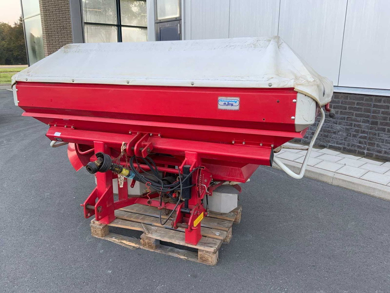 Lely SX 3000 - Műtrágyaszóró: 1 kép. Lely SX 3000 - Műtrágyaszóró: 1 kép.