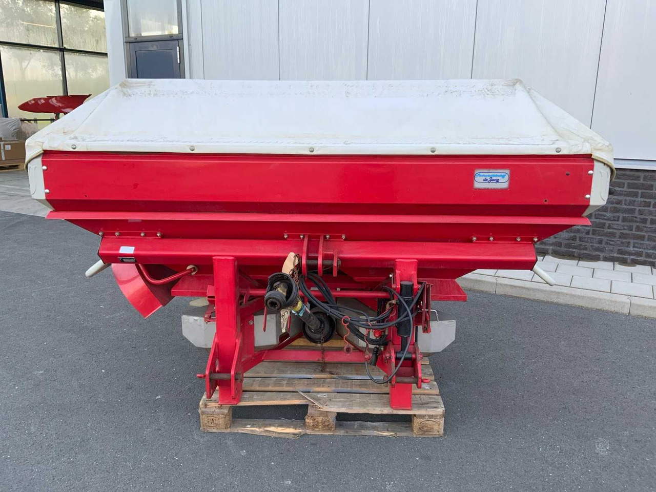 Lely SX 3000 - Műtrágyaszóró: 2 kép. Lely SX 3000 - Műtrágyaszóró: 2 kép.