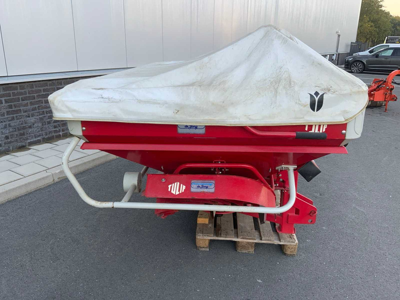 Lely SX 3000 - Műtrágyaszóró: 4 kép. Lely SX 3000 - Műtrágyaszóró: 4 kép.