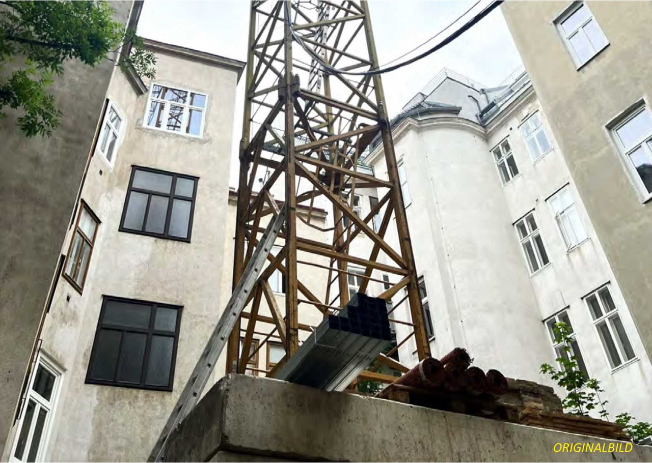 Liebherr 110 EC-B 6 FR.tronic - Toronydaru: 4 kép. Liebherr 110 EC-B 6 FR.tronic - Toronydaru: 4 kép.
