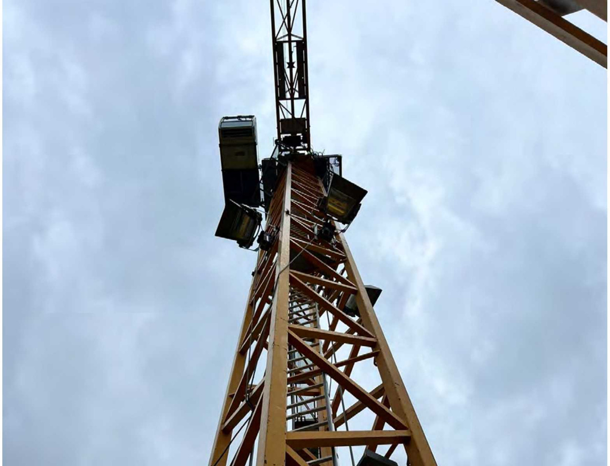 Liebherr 71 EC-B - Toronydaru: 2 kép. Liebherr 71 EC-B - Toronydaru: 2 kép.