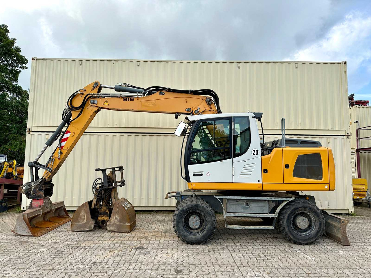 Liebherr A916 - Gumikerekes kotró: 2 kép. Liebherr A916 - Gumikerekes kotró: 2 kép.