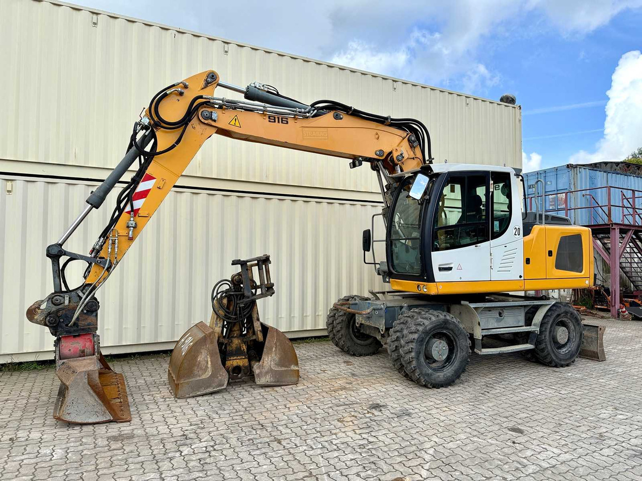 Liebherr A916 - Gumikerekes kotró: 1 kép. Liebherr A916 - Gumikerekes kotró: 1 kép.