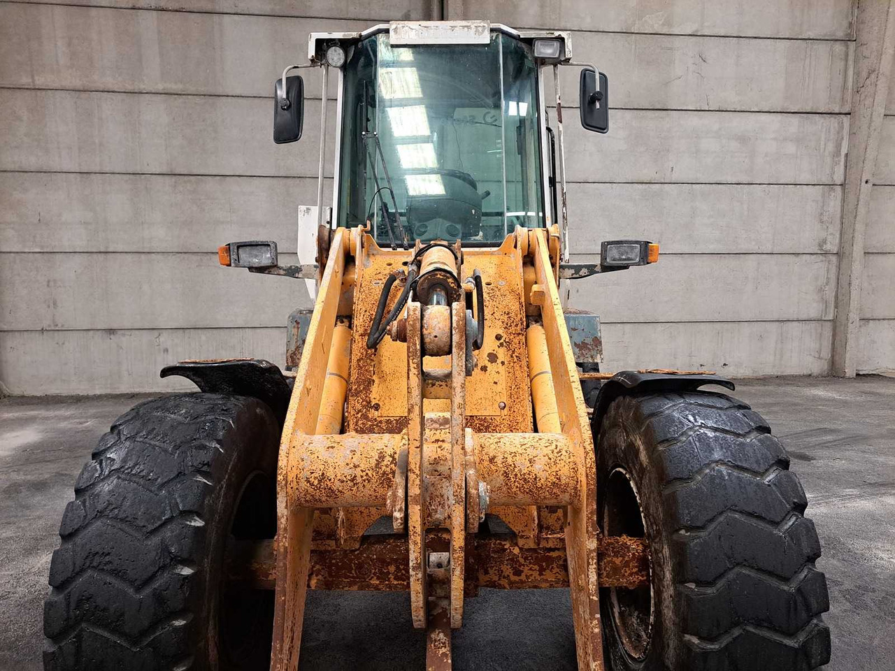Liebherr L514 - Gumikerekes homlokrakodó: 3 kép. Liebherr L514 - Gumikerekes homlokrakodó: 3 kép.