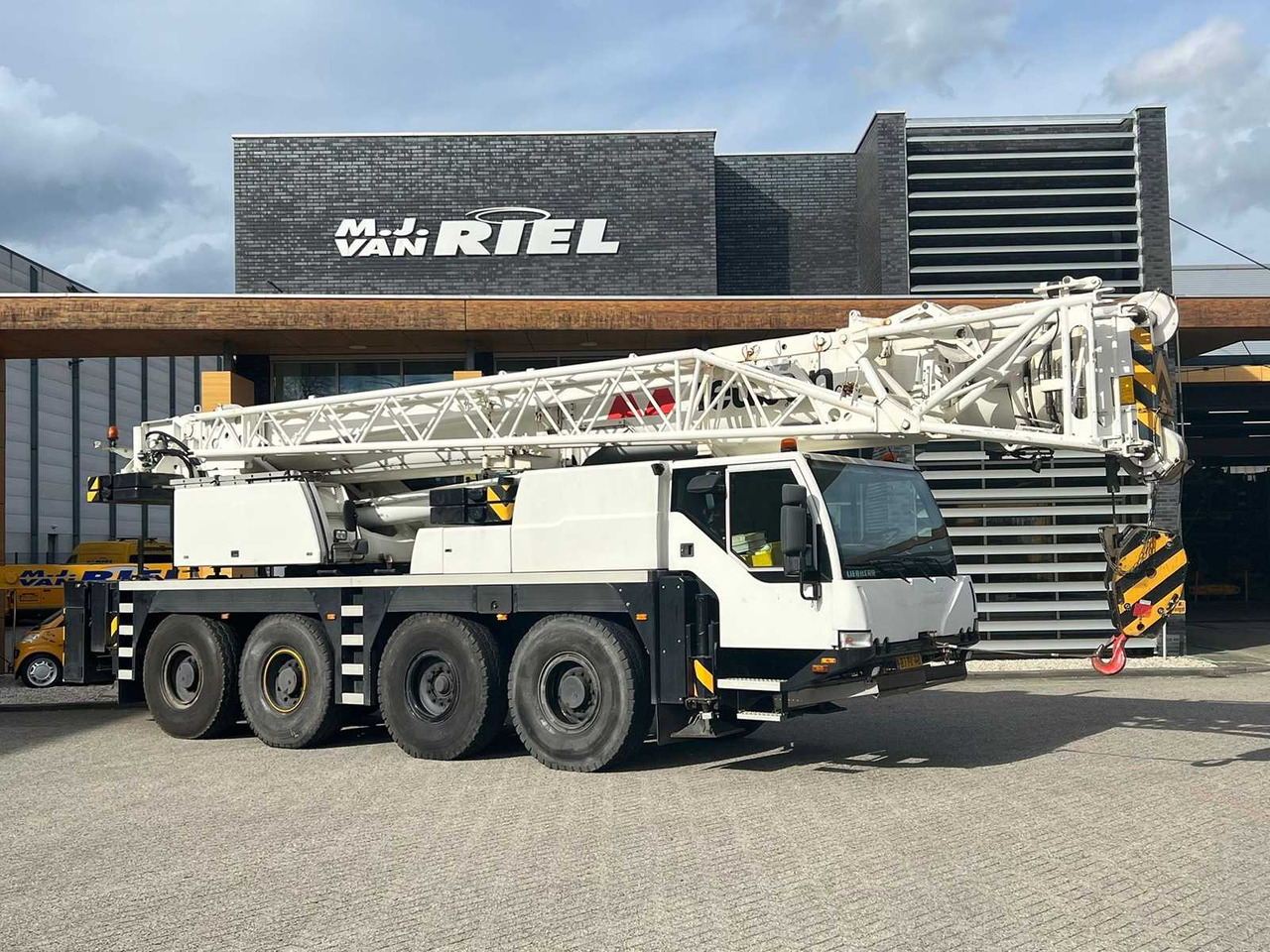 Liebherr LTM1060/2 - Daru: 1 kép. Liebherr LTM1060/2 - Daru: 1 kép.