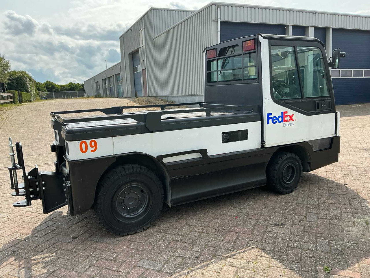 Linde P250 - Kommunális traktor: 5 kép. Linde P250 - Kommunális traktor: 5 kép.