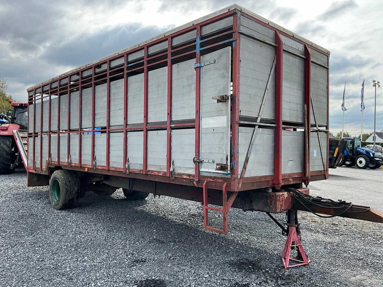 Livestock trailer - Pótkocsi állatszállító: 3 kép. Livestock trailer - Pótkocsi állatszállító: 3 kép.