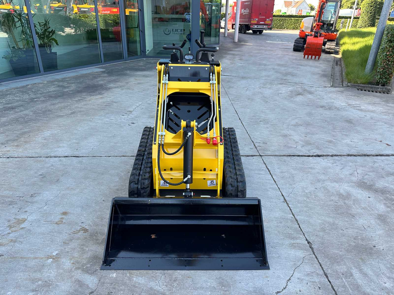 MACHPRO - 2025 - MP-S300 - CRAWLER LOADER - Kompakt lánctalpas rakodó: 2 kép. MACHPRO - 2025 - MP-S300 - CRAWLER LOADER - Kompakt lánctalpas rakodó: 2 kép.