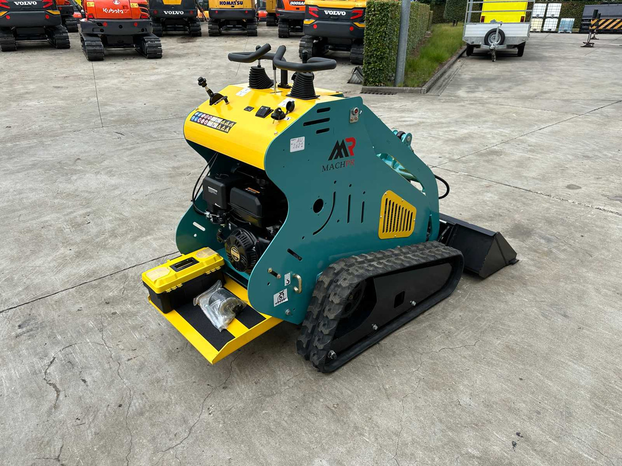 MACHPRO MP-300 - Mini homlokrakodó: 4 kép. MACHPRO MP-300 - Mini homlokrakodó: 4 kép.