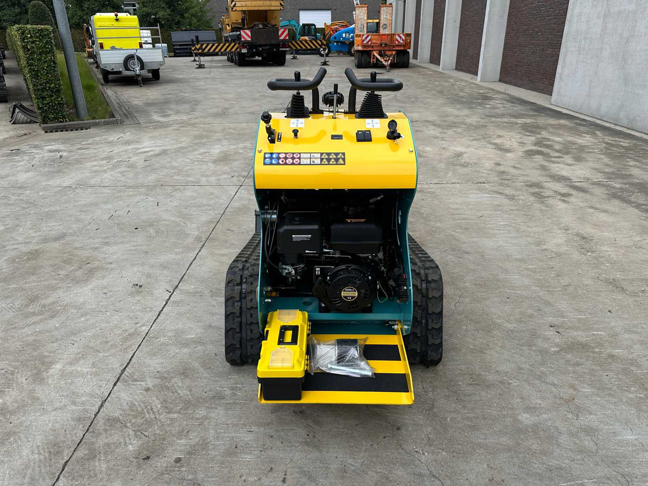 MACHPRO MP-300 - Mini homlokrakodó: 5 kép. MACHPRO MP-300 - Mini homlokrakodó: 5 kép.
