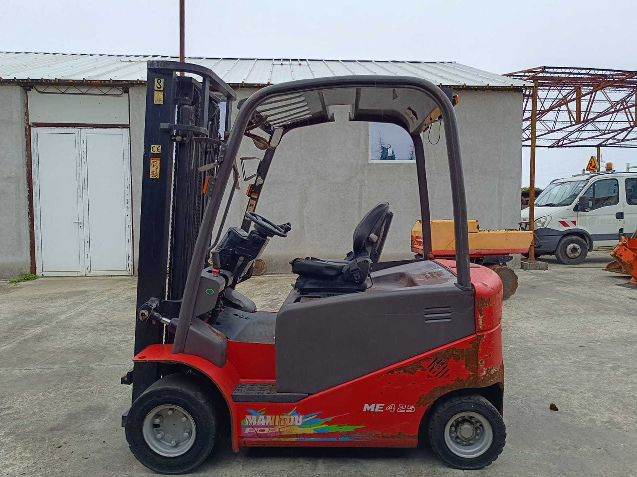 MANITOU - ME425-80V - FORKLIFT TRUCKS - 2015 - Villás targonca: 2 kép. MANITOU - ME425-80V - FORKLIFT TRUCKS - 2015 - Villás targonca: 2 kép.