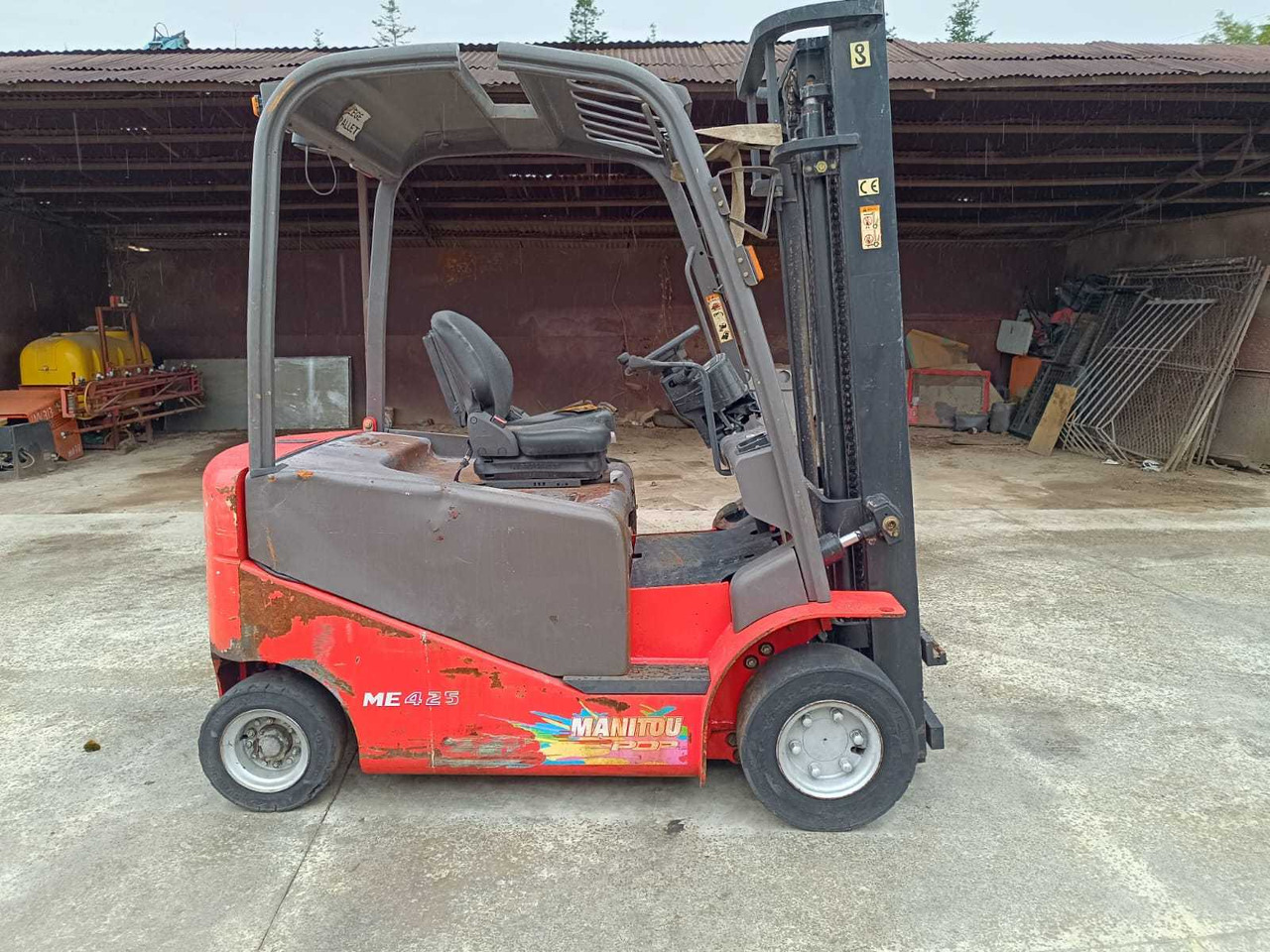MANITOU - ME425-80V - FORKLIFT TRUCKS - 2015 - Villás targonca: 4 kép. MANITOU - ME425-80V - FORKLIFT TRUCKS - 2015 - Villás targonca: 4 kép.