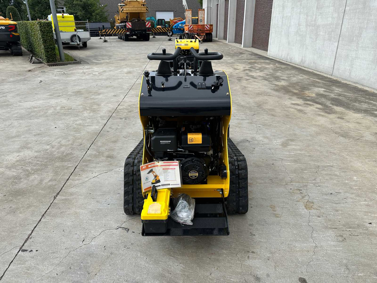 Machpro MP-S300 - Mini homlokrakodó: 5 kép. Machpro MP-S300 - Mini homlokrakodó: 5 kép.