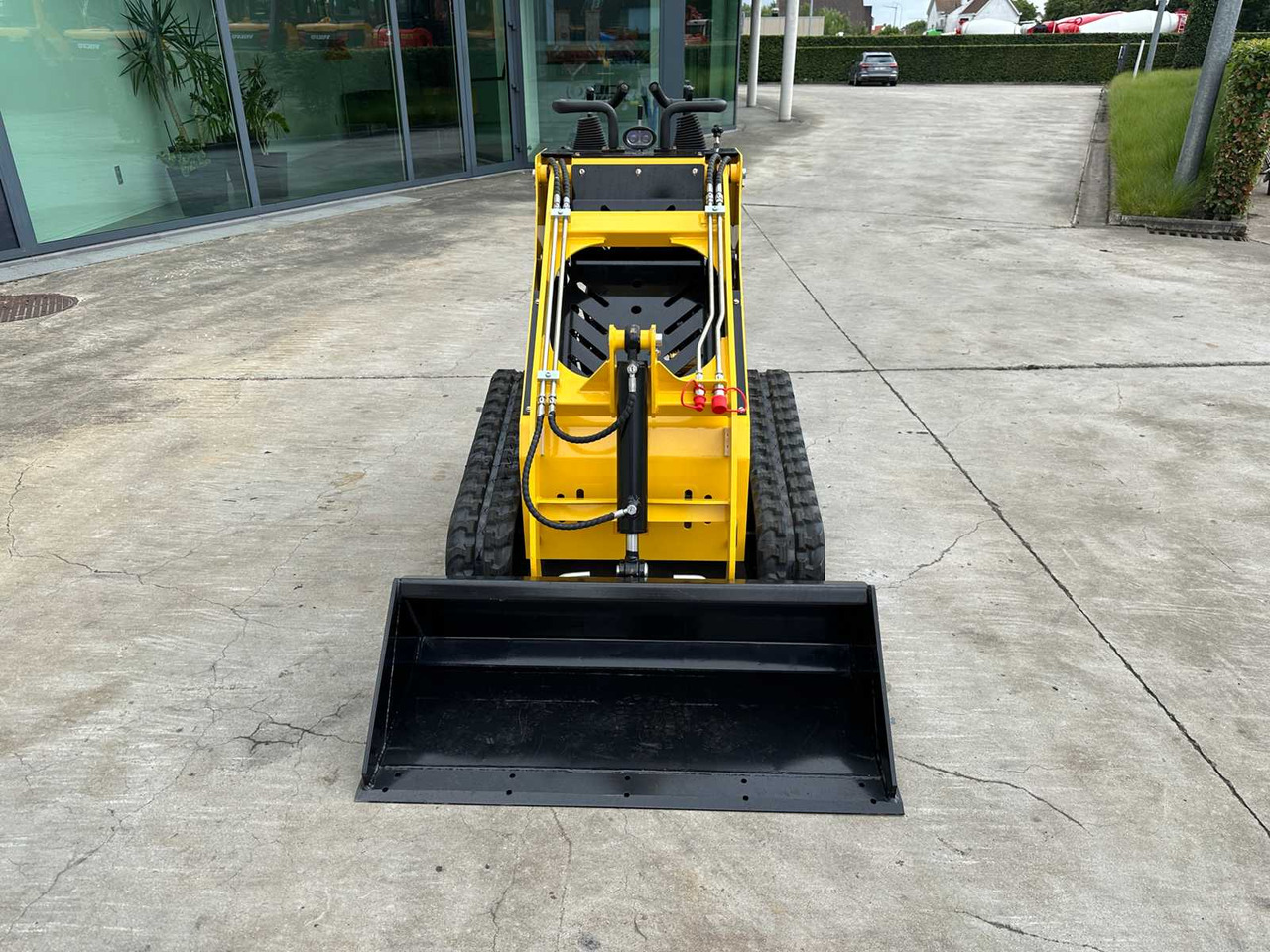Machpro MP-S300 - Mini homlokrakodó: 2 kép. Machpro MP-S300 - Mini homlokrakodó: 2 kép.