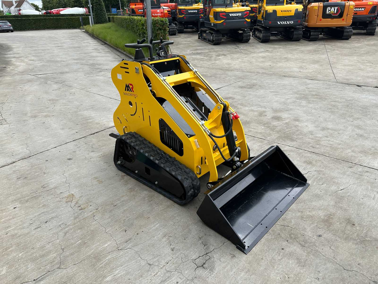 Machpro MP-S300 - Mini homlokrakodó: 3 kép. Machpro MP-S300 - Mini homlokrakodó: 3 kép.