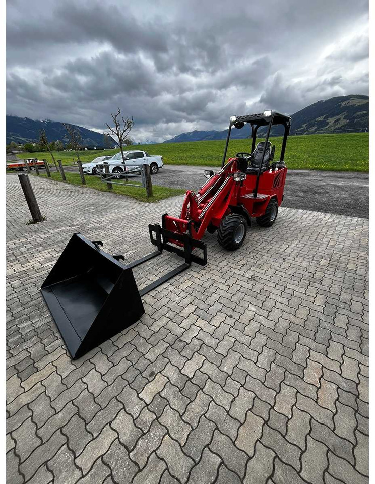 Mammut WL10 - Traktor: 1 kép. Mammut WL10 - Traktor: 1 kép.