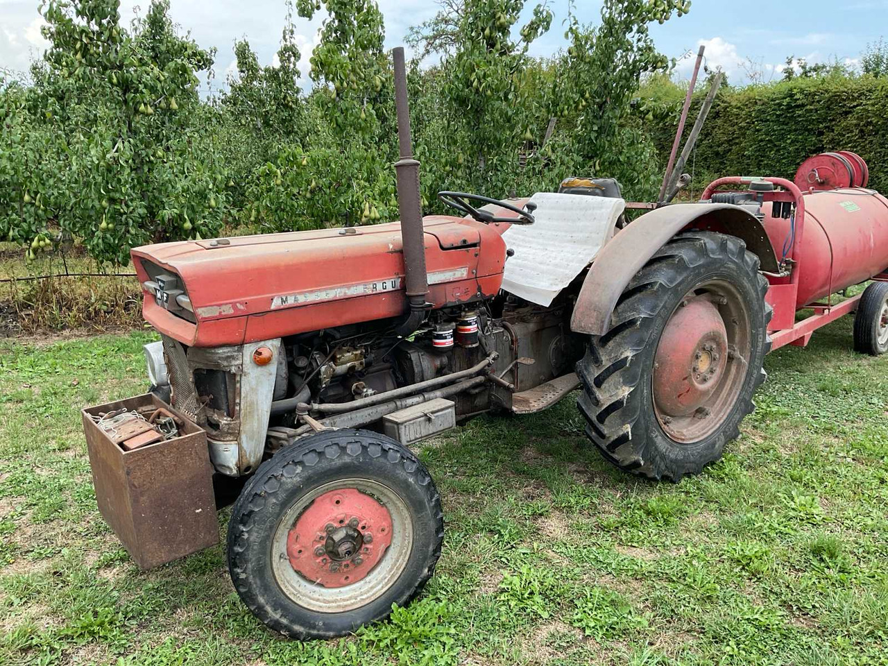 Massey Ferguson 135 - Traktor: 1 kép. Massey Ferguson 135 - Traktor: 1 kép.