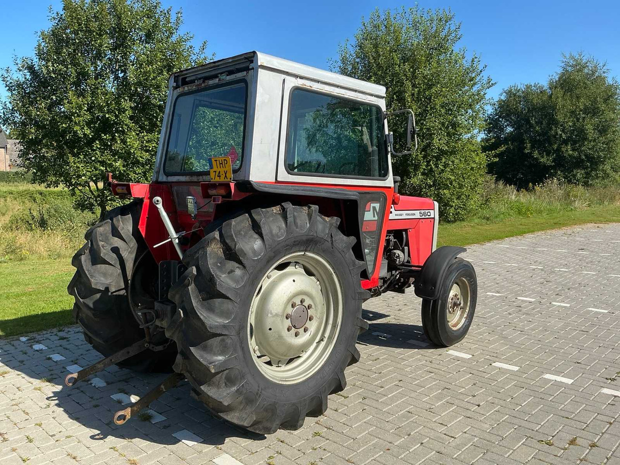 Massey Ferguson 560 - Traktor: 5 kép. Massey Ferguson 560 - Traktor: 5 kép.