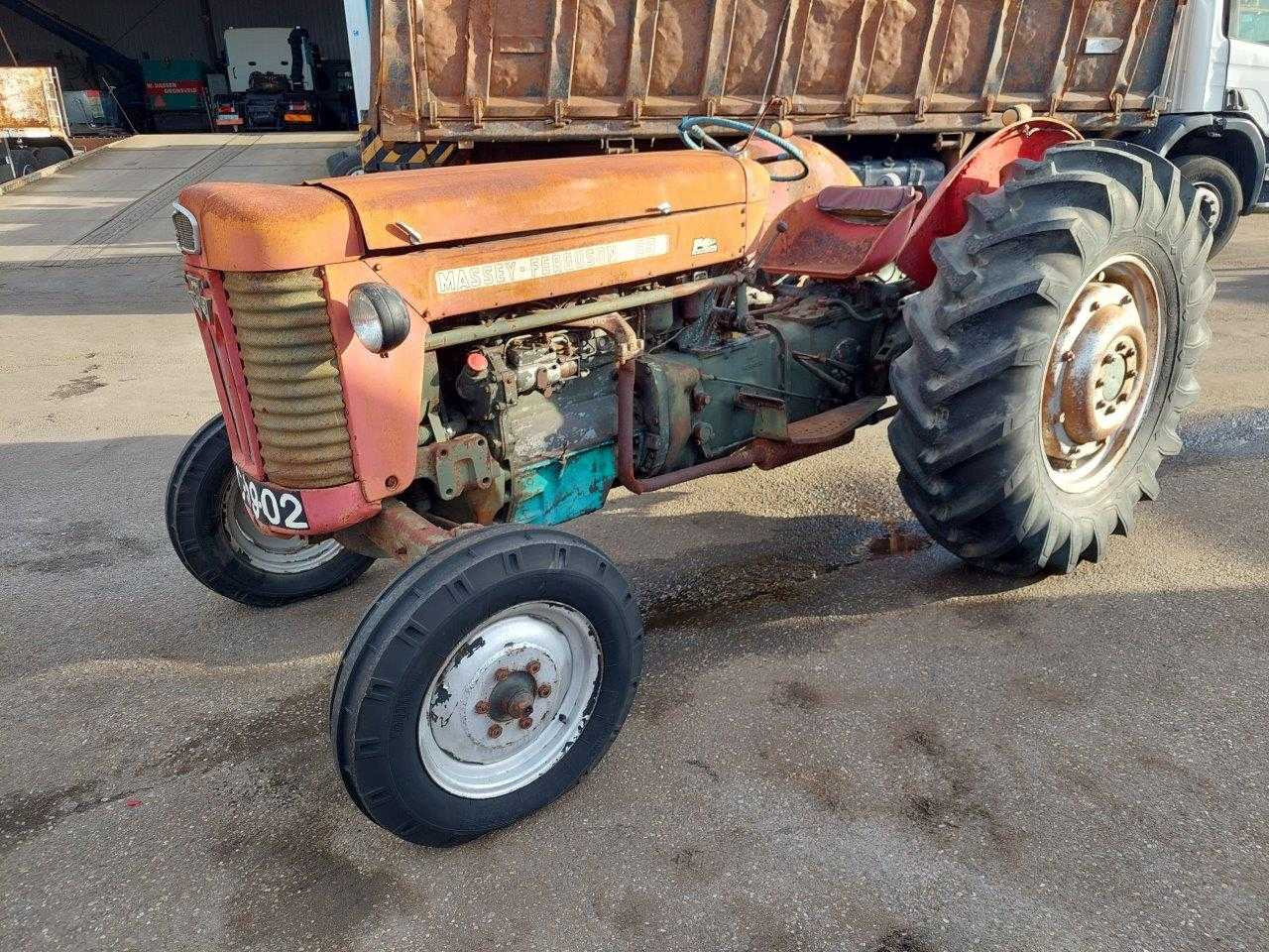 Massey Ferguson 65 - Traktor: 1 kép. Massey Ferguson 65 - Traktor: 1 kép.