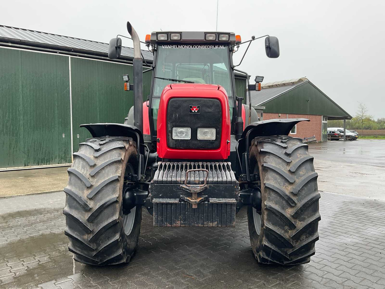 Massey Ferguson 8250 Xtra Power Control - Traktor: 2 kép. Massey Ferguson 8250 Xtra Power Control - Traktor: 2 kép.