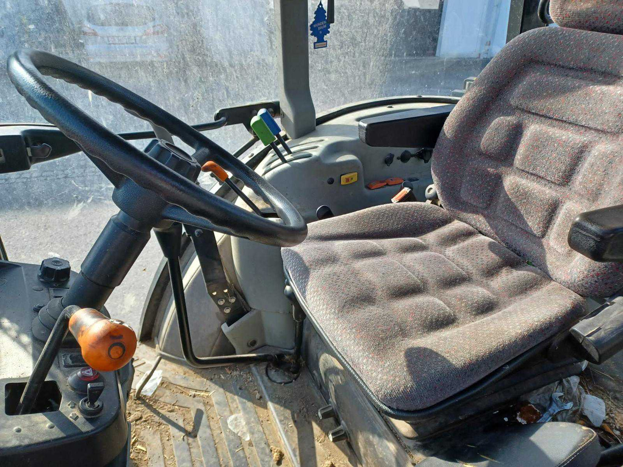 Massey Ferguson MF3630 - Traktor: 5 kép. Massey Ferguson MF3630 - Traktor: 5 kép.