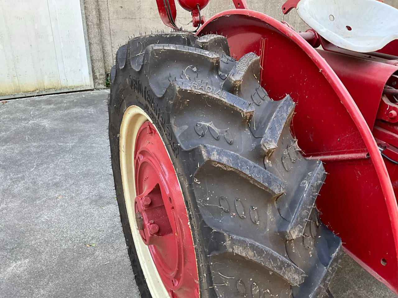 Traktor Mc cormick Super FCC U “Benzine”: 15 kép.