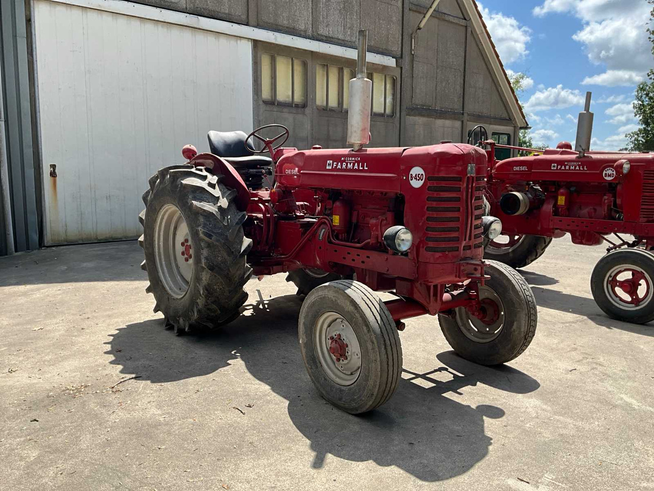 Mc cormick international Farmall B-450 - Traktor: 2 kép. Mc cormick international Farmall B-450 - Traktor: 2 kép.