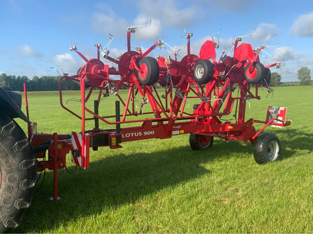 Lely Lotus 900 Profi - Mezőgazdasági gépek: 1 kép. Lely Lotus 900 Profi - Mezőgazdasági gépek: 1 kép.