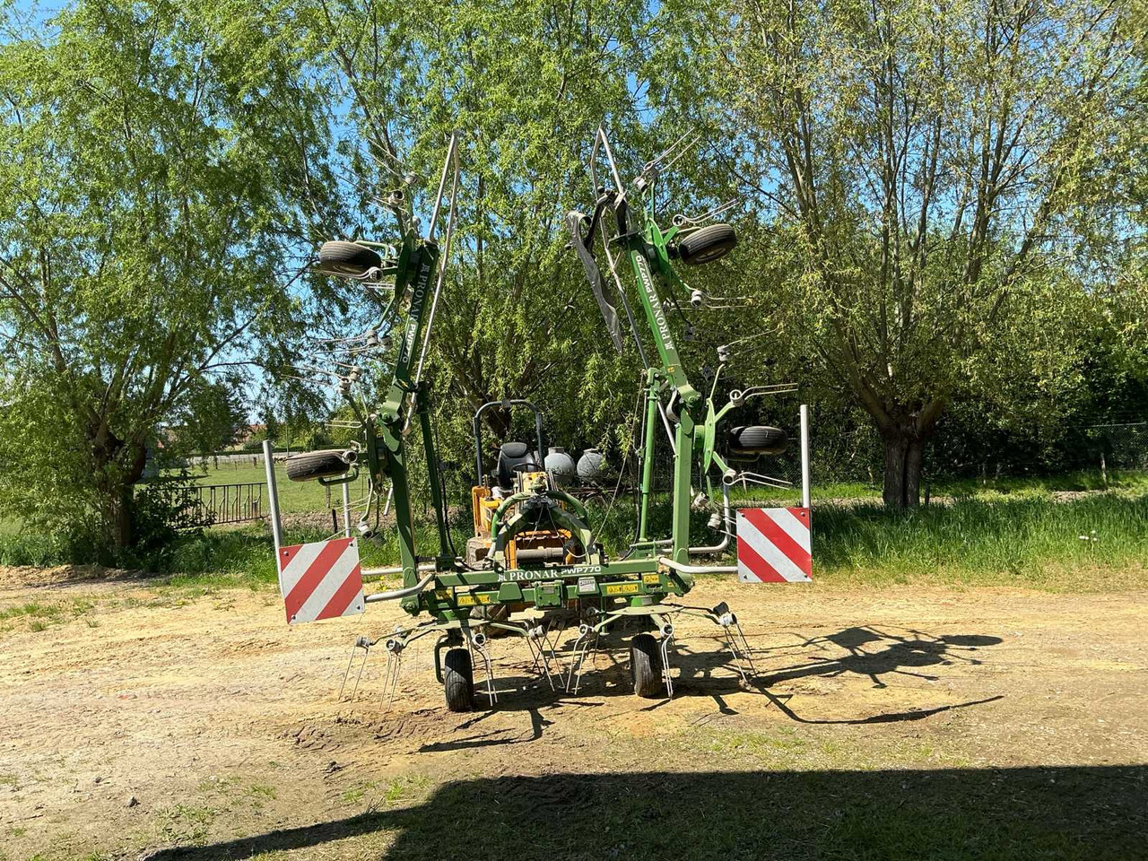 Pronar PWP770 - Mezőgazdasági gépek: 2 kép. Pronar PWP770 - Mezőgazdasági gépek: 2 kép.