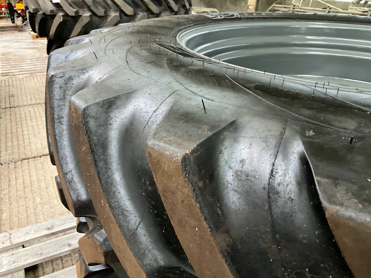 Michelin Spraybib - Gumiabroncsok és felnik - Traktor: 4 kép. Michelin Spraybib - Gumiabroncsok és felnik - Traktor: 4 kép.
