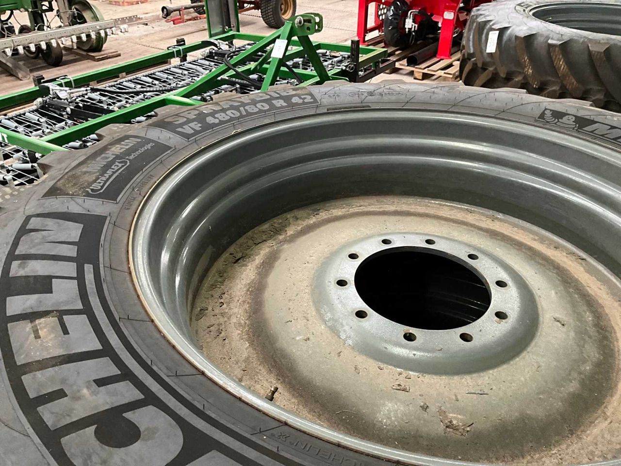 Michelin Spraybib - Gumiabroncsok és felnik - Traktor: 5 kép. Michelin Spraybib - Gumiabroncsok és felnik - Traktor: 5 kép.