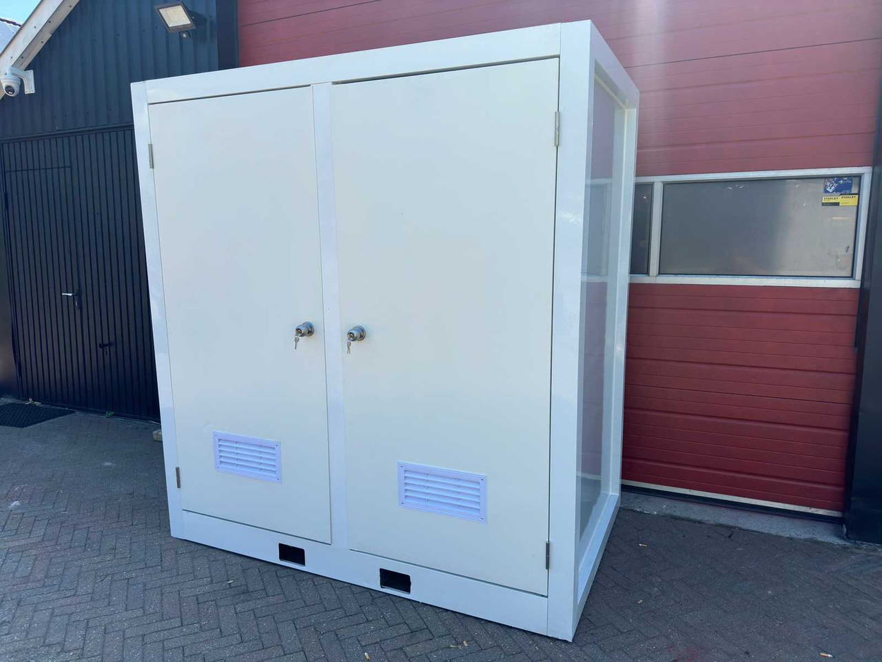 Mobiel Dubbel - Konténerház: 4 kép. Mobiel Dubbel - Konténerház: 4 kép.
