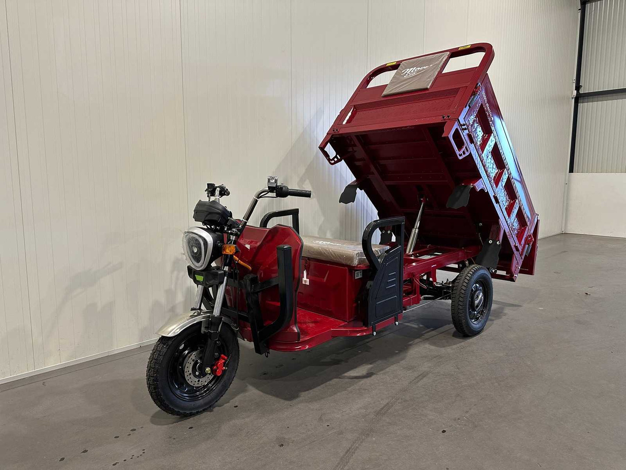 Move Eco Cargo 700 - Traktor: 1 kép. Move Eco Cargo 700 - Traktor: 1 kép.