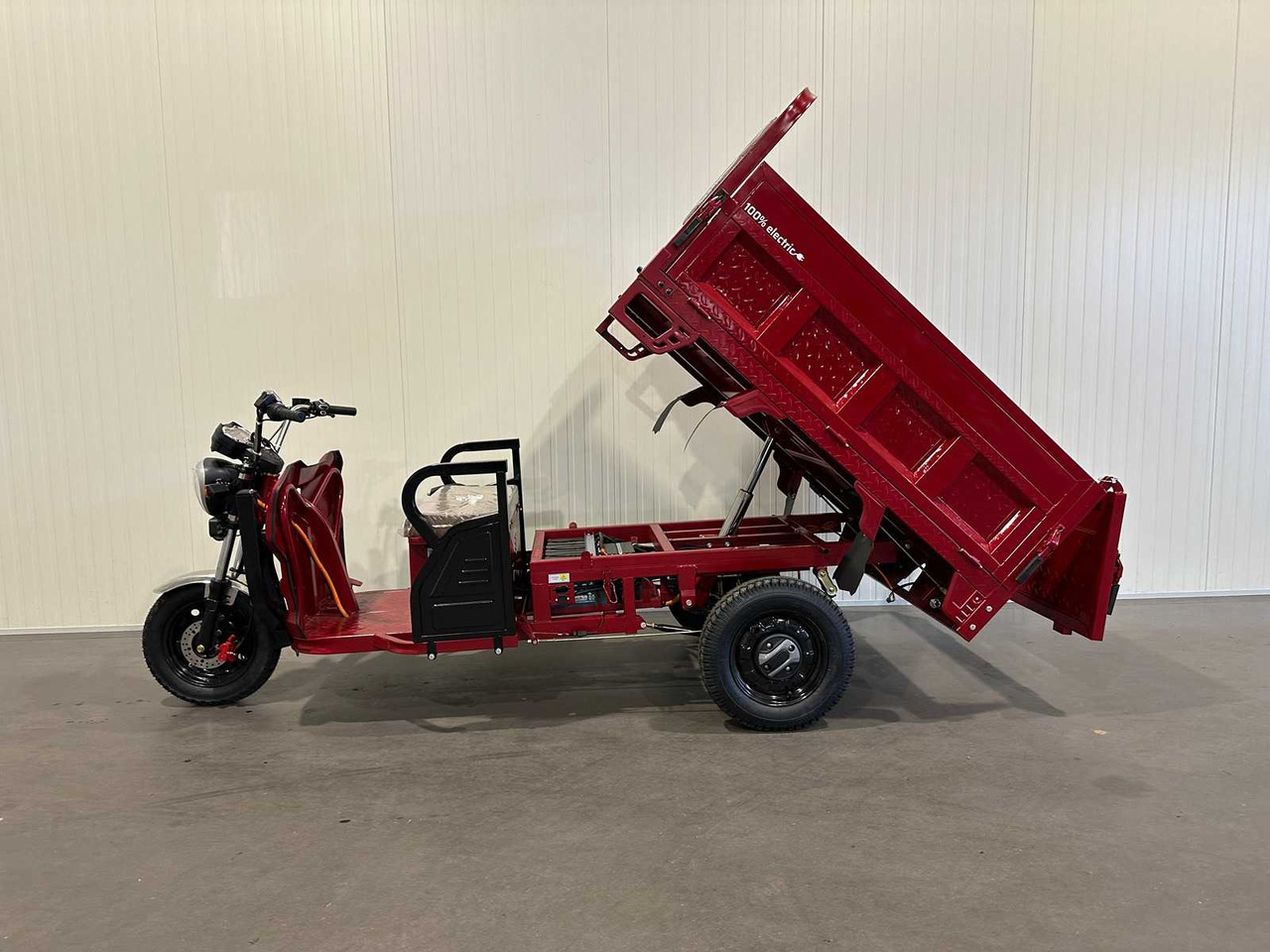 Move Eco Cargo 700 - Traktor: 2 kép. Move Eco Cargo 700 - Traktor: 2 kép.