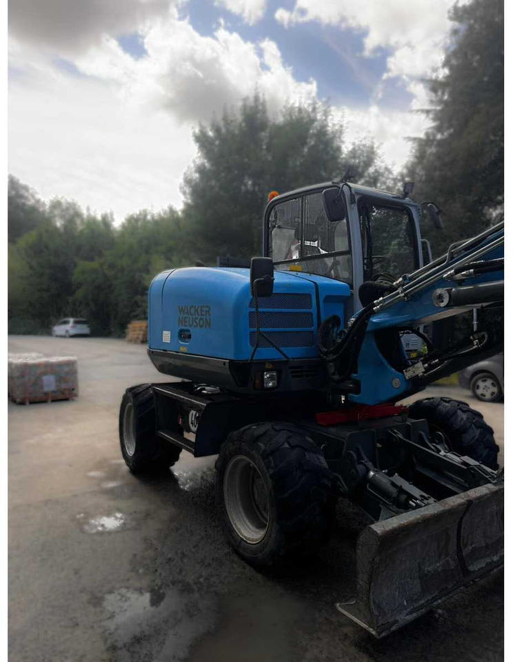 Neuson - Gumikerekes kotró: 5 kép. Neuson - Gumikerekes kotró: 5 kép.