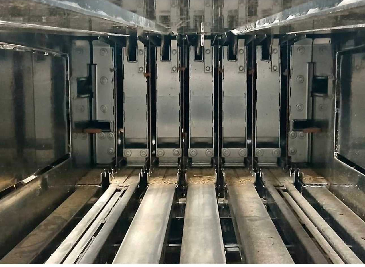 New Holland BB1270 - Kocka bálázó: 4 kép. New Holland BB1270 - Kocka bálázó: 4 kép.