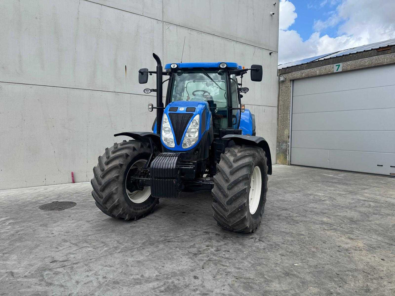 New Holland T7.200 - Traktor: 2 kép. New Holland T7.200 - Traktor: 2 kép.