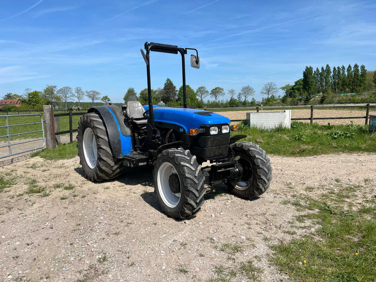 New Holland TN95F - Traktor: 2 kép. New Holland TN95F - Traktor: 2 kép.