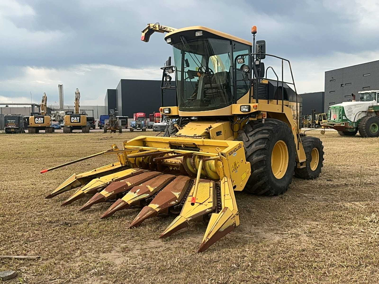 New holland FX450 - Önjáró szecskázógép: 1 kép. New holland FX450 - Önjáró szecskázógép: 1 kép.