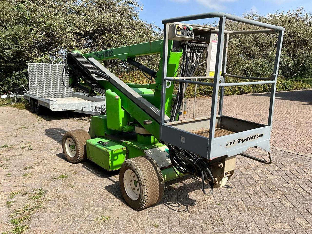 Niftylift HR12 NDE heightrider 12 - Emelő: 2 kép. Niftylift HR12 NDE heightrider 12 - Emelő: 2 kép.
