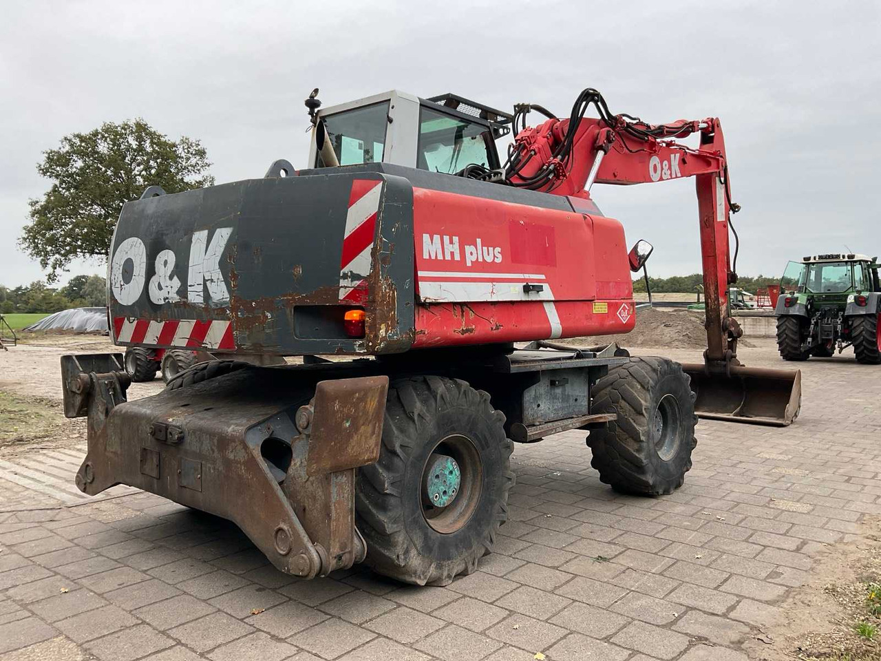 O&K MH Plus - Gumikerekes kotró: 5 kép. O&K MH Plus - Gumikerekes kotró: 5 kép.