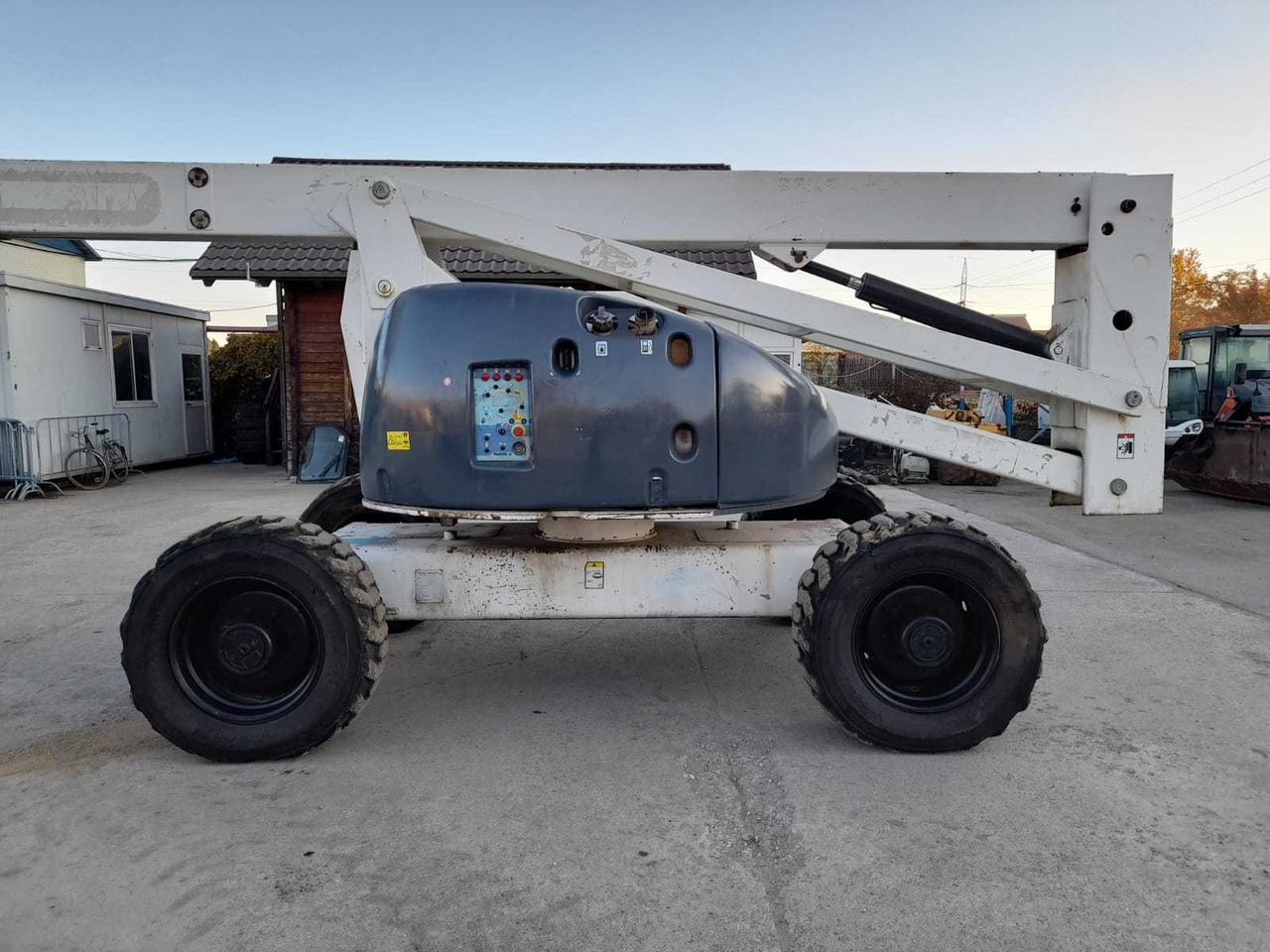 PINGUELY- HAULOTTE - HA20PX - AERIAL WORK PLATFORMS - 2004 - Emelő: 5 kép. PINGUELY- HAULOTTE - HA20PX - AERIAL WORK PLATFORMS - 2004 - Emelő: 5 kép.